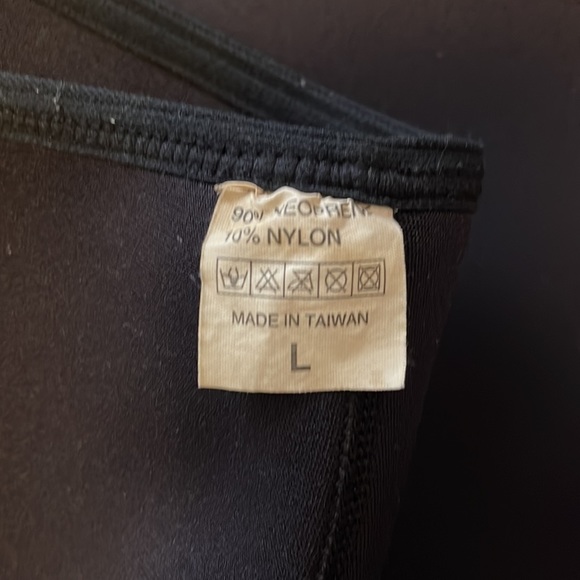 Woman or man exercise pant is very strong material - Picture 3 of 4